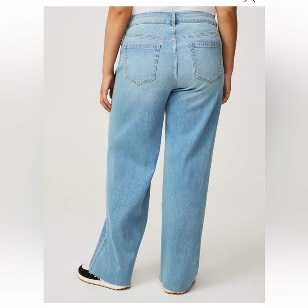 Torrid Perfect Wide Leg Stretch Mid Rise Light Wash Jeans Women Size 24 - Picture 12 of 15